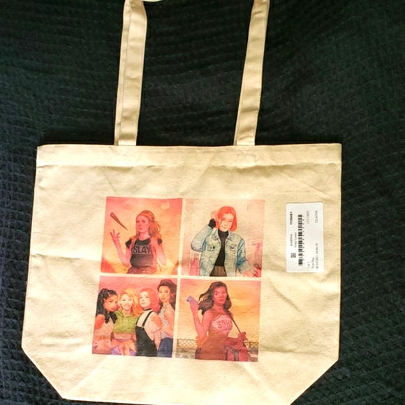 Buffy the Vampire Slayer Comic Tote Bag - Picture 2 of 7